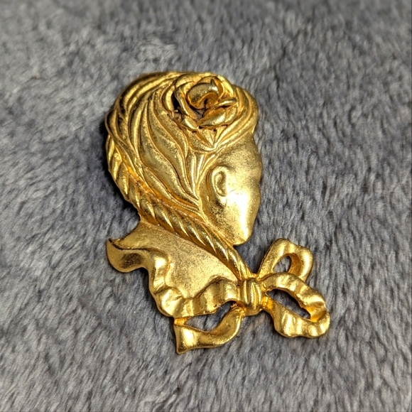 Vintage 80's Goldtone Woman's Profile Brooche - Picture 4 of 6